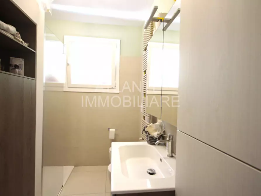 Immagine 12 di Appartamento in vendita  in viale Diaz a Riccione