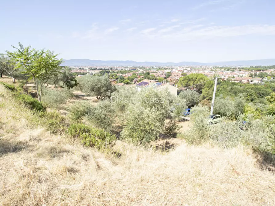 Immagine 9 di Terreno in vendita  a Prato