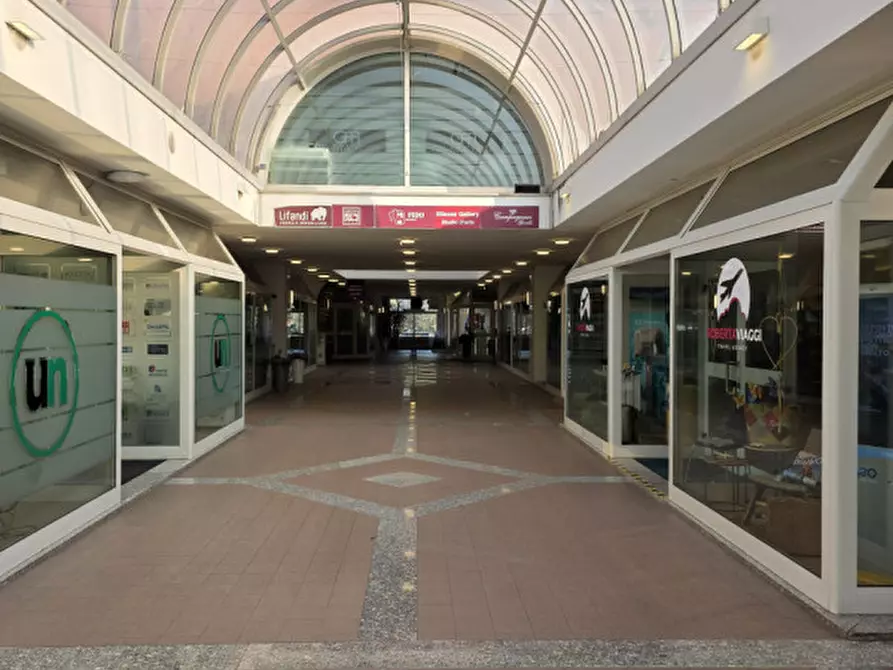 Immagine 5 di Negozio in vendita  in via pascoli a Affi