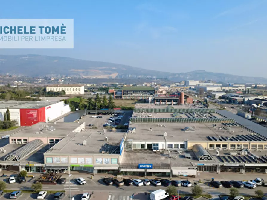 Immagine 9 di Negozio in vendita  in via pascoli a Affi