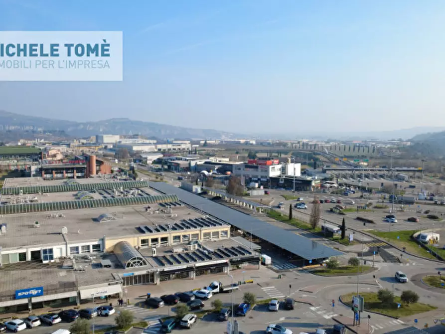 Immagine 10 di Negozio in vendita  in via pascoli a Affi