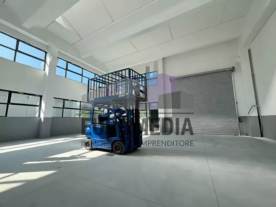 Immagine 1 di Capannone industriale in affitto  in Via Giacomo Zanella a Montorso Vicentino