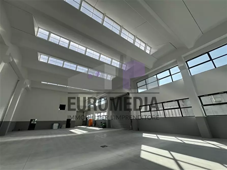 Immagine 2 di Capannone industriale in affitto  in Via Giacomo Zanella a Montorso Vicentino