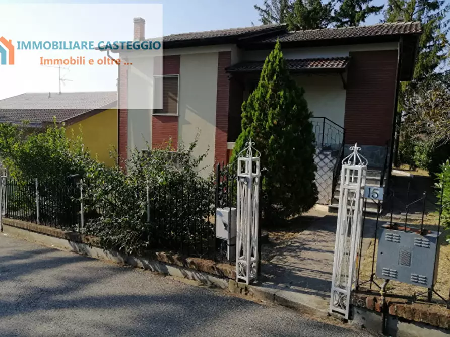 Immagine 2 di Villa in vendita  in Via Belvedere a Montalto Pavese