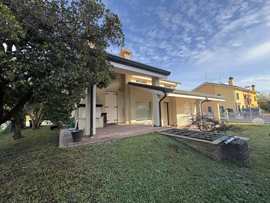 Immagine 1 di Villa in vendita  in Via Orlando Cesare a Battaglia Terme