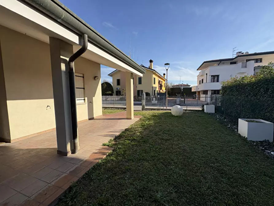 Immagine 3 di Villa in vendita  in Via Orlando Cesare a Battaglia Terme