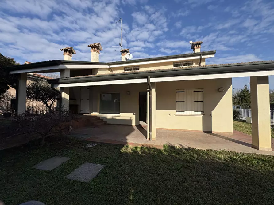 Immagine 4 di Villa in vendita  in Via Orlando Cesare a Battaglia Terme