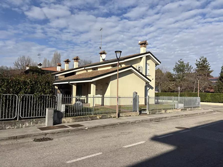 Immagine 10 di Villa in vendita  in Via Orlando Cesare a Battaglia Terme