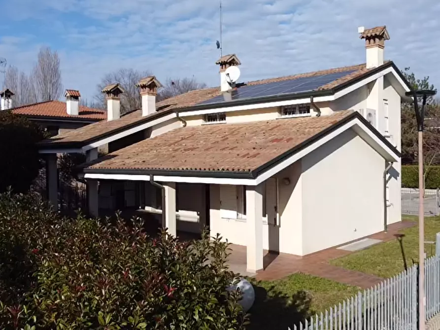 Immagine 11 di Villa in vendita  in Via Orlando Cesare a Battaglia Terme