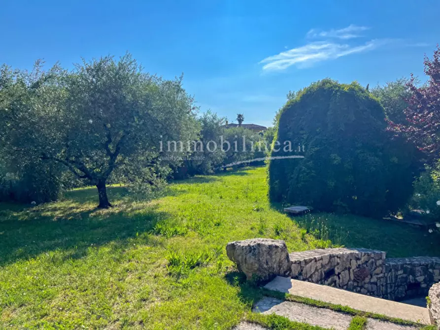 Immagine 4 di Villa in vendita  in Via Volpara a Torri Del Benaco