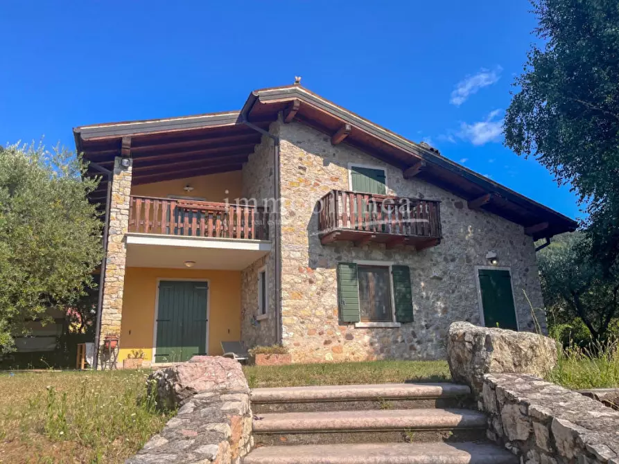 Immagine 5 di Villa in vendita  in Via Volpara a Torri Del Benaco