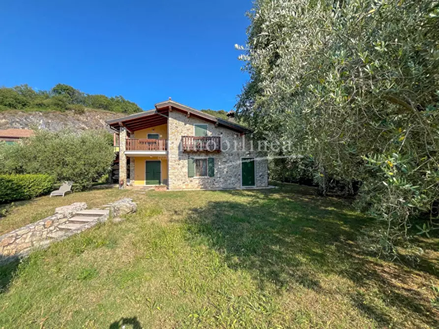 Immagine 8 di Villa in vendita  in Via Volpara a Torri Del Benaco