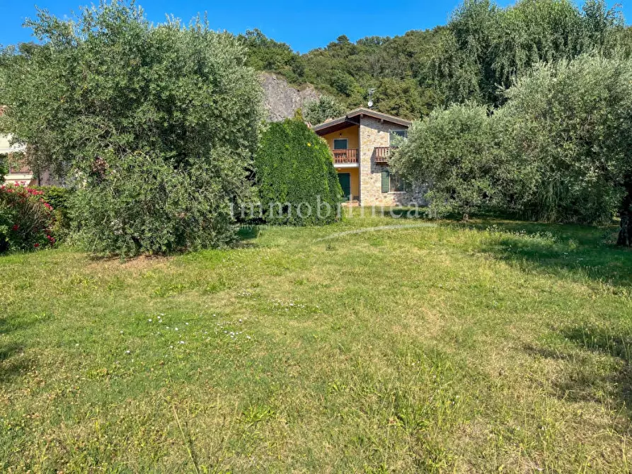 Immagine 10 di Villa in vendita  in Via Volpara a Torri Del Benaco