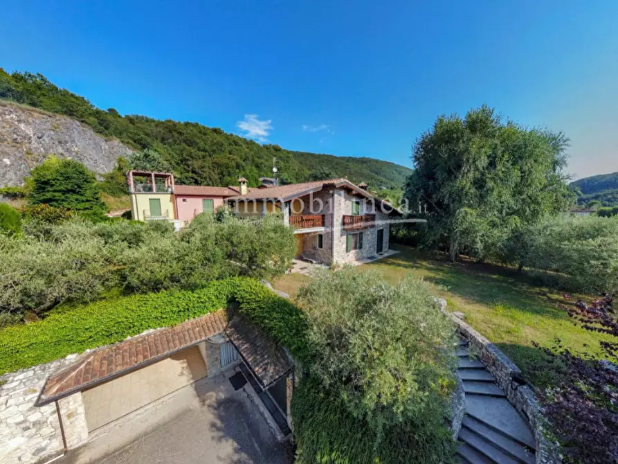 Immagine 21 di Villa in vendita  in Via Volpara a Torri Del Benaco