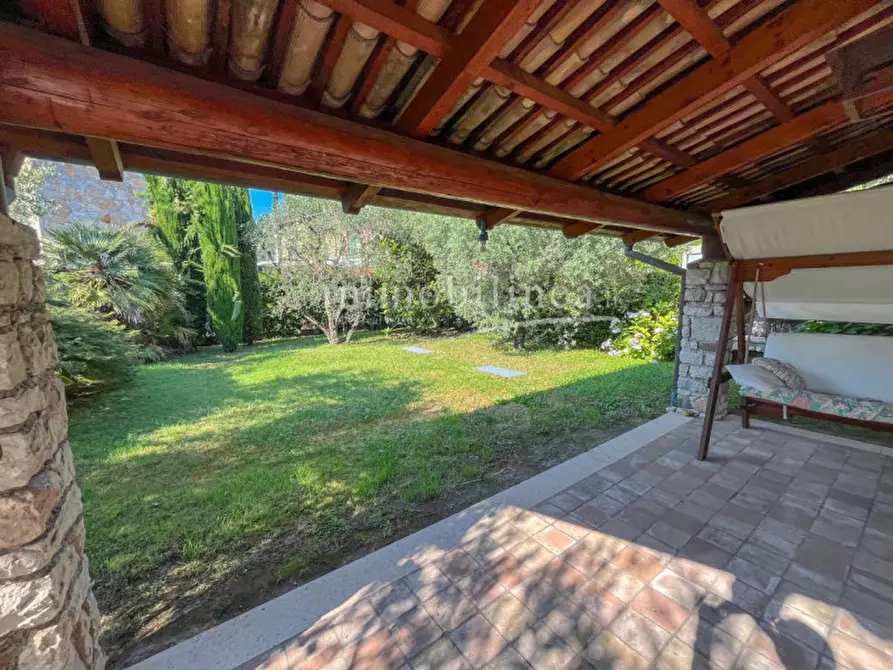 Immagine 26 di Villa in vendita  in Via Volpara a Torri Del Benaco