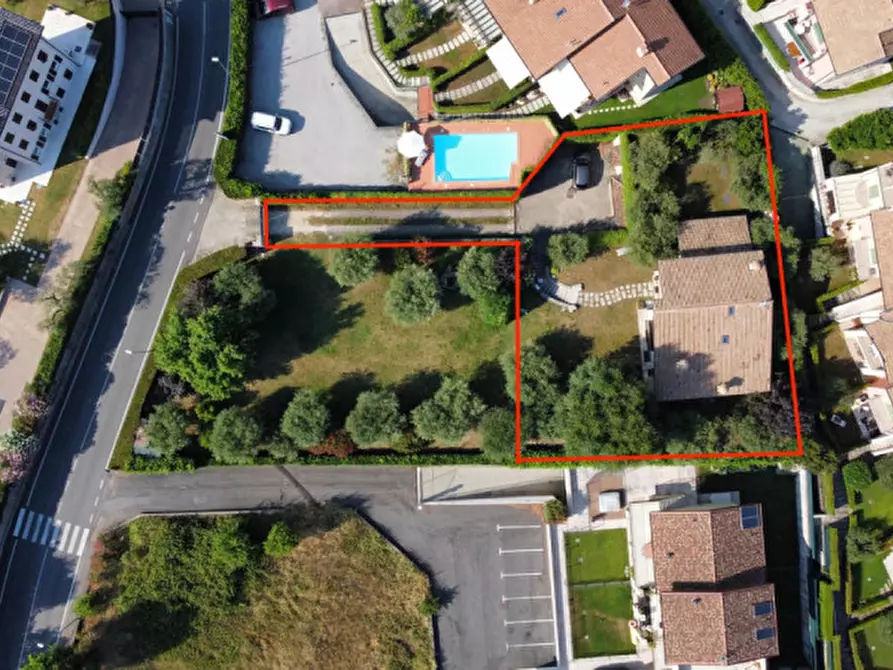 Immagine 30 di Villa in vendita  in Via Volpara a Torri Del Benaco