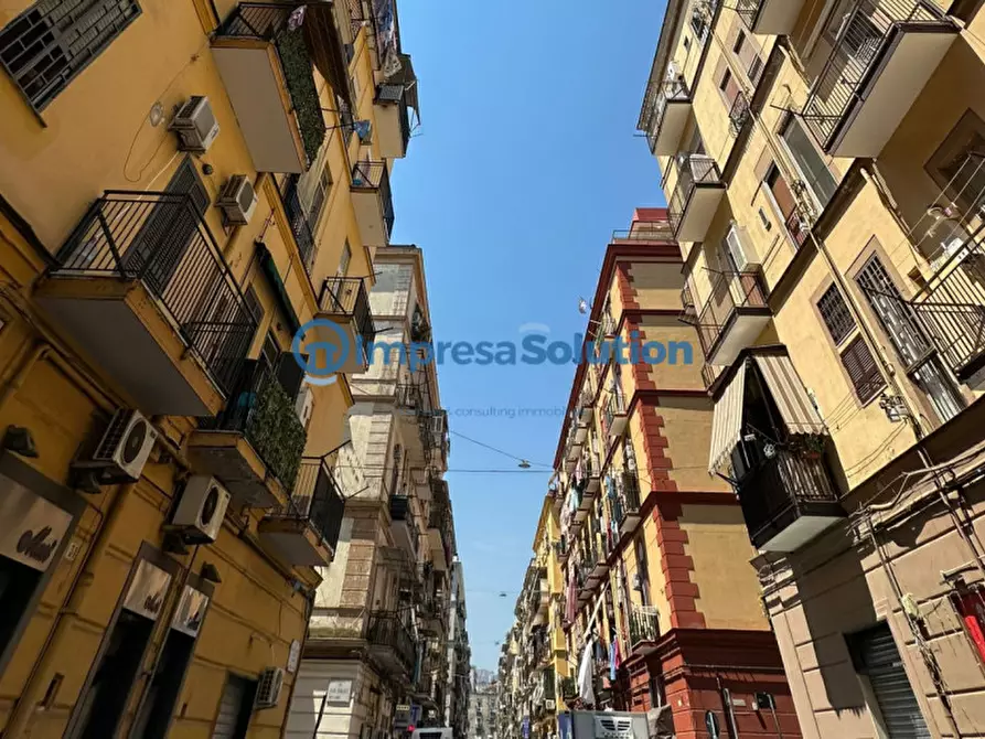 Immagine 1 di Negozio in vendita  in Via Benedetto Cairoli a Napoli