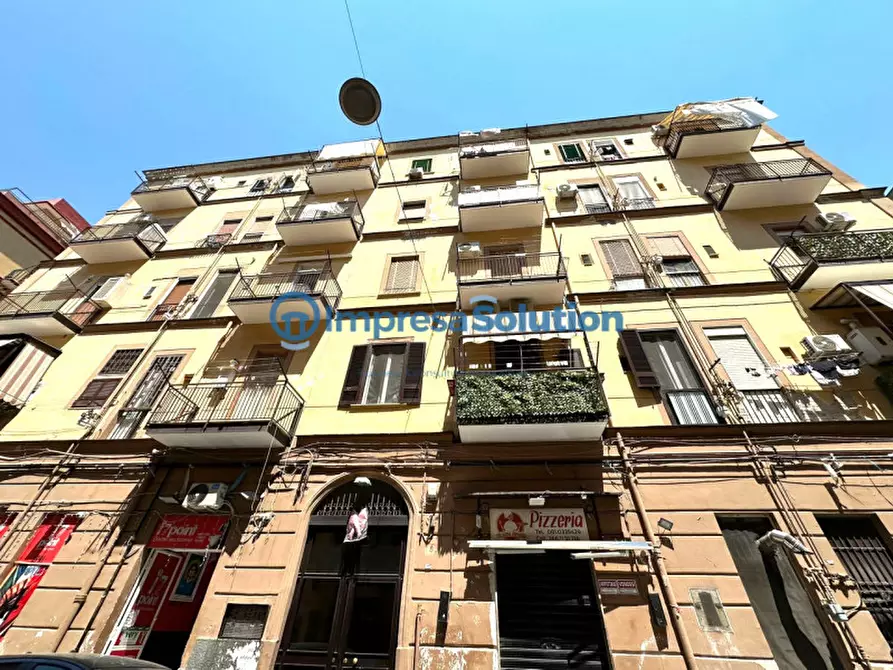 Immagine 4 di Negozio in vendita  in Via Benedetto Cairoli a Napoli