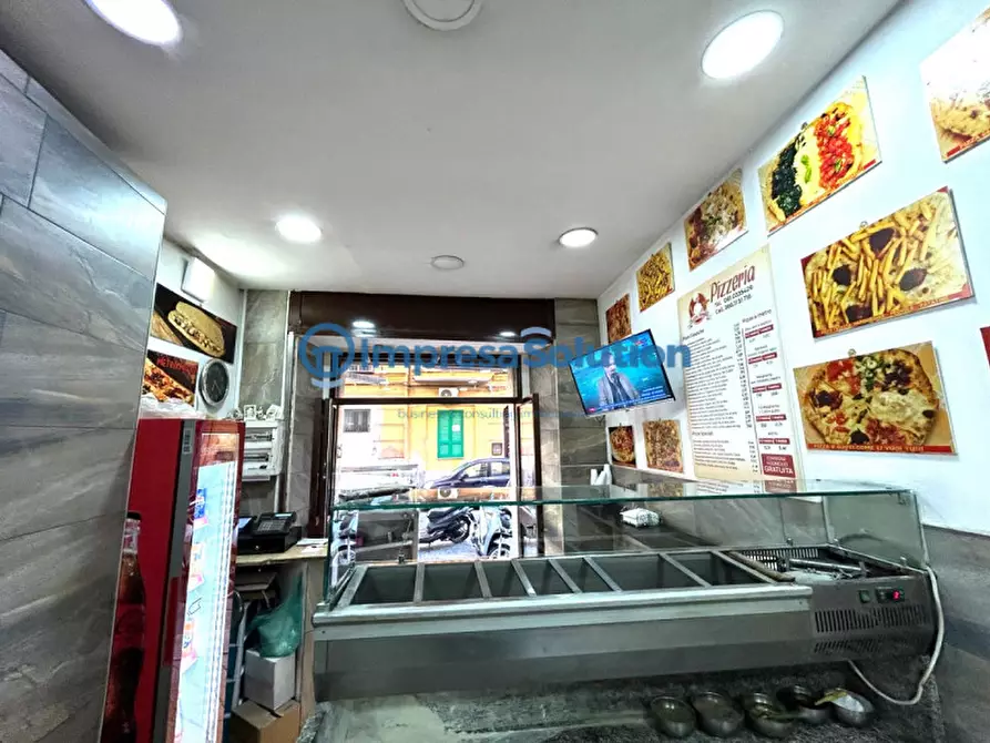 Immagine 6 di Negozio in vendita  in Via Benedetto Cairoli a Napoli