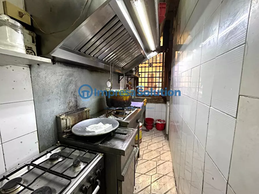 Immagine 8 di Negozio in vendita  in Via Benedetto Cairoli a Napoli