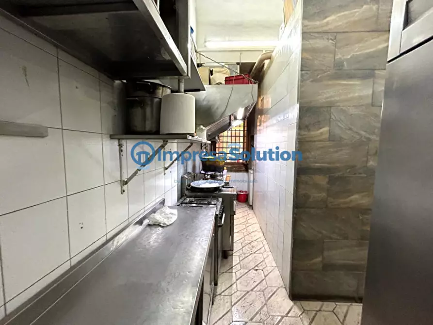 Immagine 10 di Negozio in vendita  in Via Benedetto Cairoli a Napoli