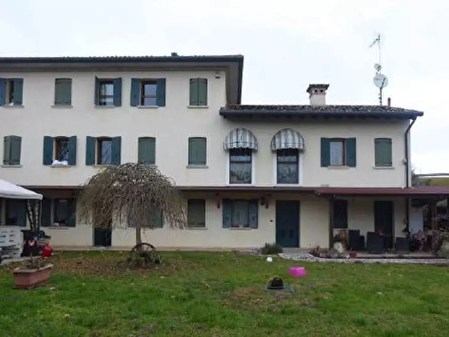 Immagine 1 di Casa indipendente in vendita  in Via Menare', 60 a Conegliano