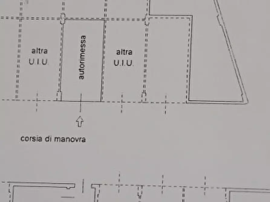 Immagine 2 di Garage in vendita  in VIA ENVIE 8/A a Torino