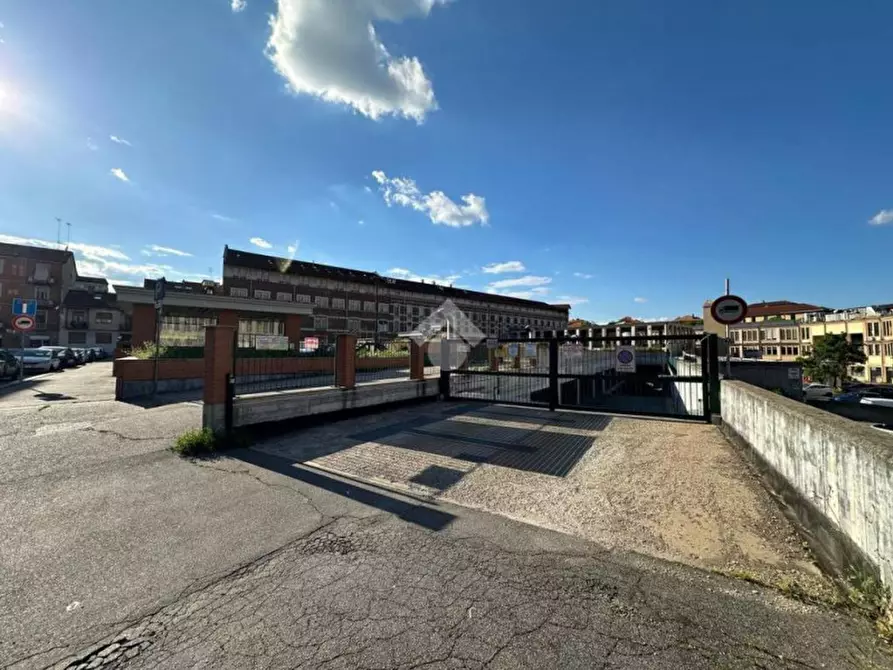 Immagine 8 di Garage in vendita  in VIA ENVIE 8/A a Torino
