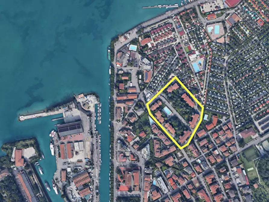 Immagine 1 di Appartamento in vendita  a Peschiera Del Garda