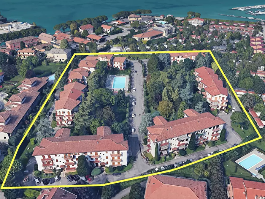 Immagine 2 di Appartamento in vendita  a Peschiera Del Garda