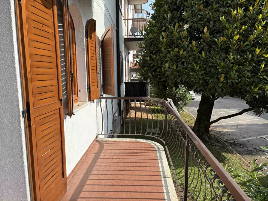 Immagine 8 di Appartamento in vendita  a Peschiera Del Garda