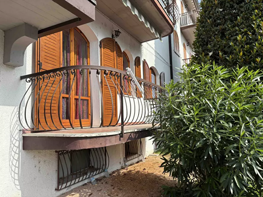 Immagine 15 di Appartamento in vendita  a Peschiera Del Garda