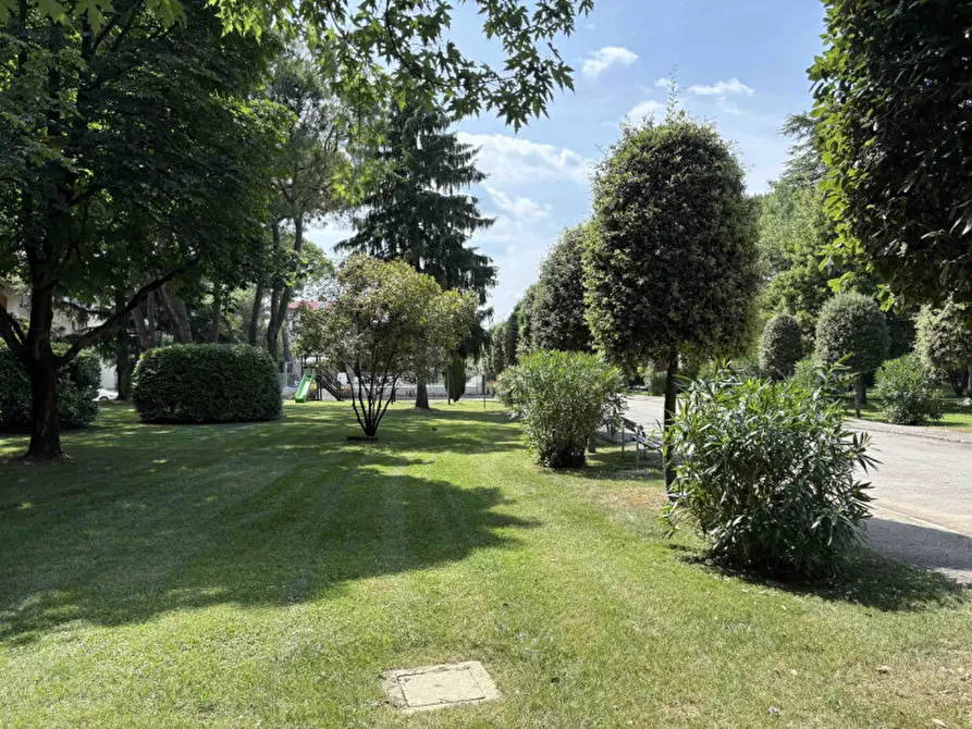 Immagine 18 di Appartamento in vendita  a Peschiera Del Garda