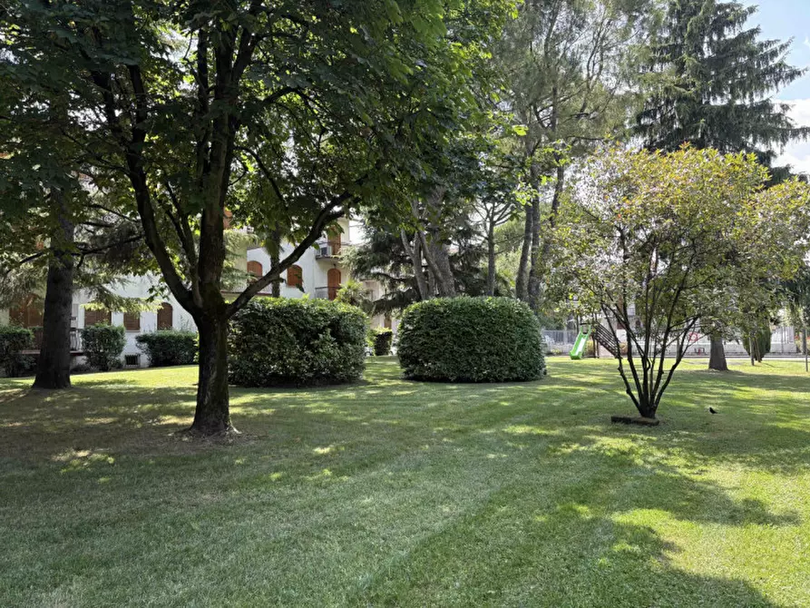 Immagine 19 di Appartamento in vendita  a Peschiera Del Garda