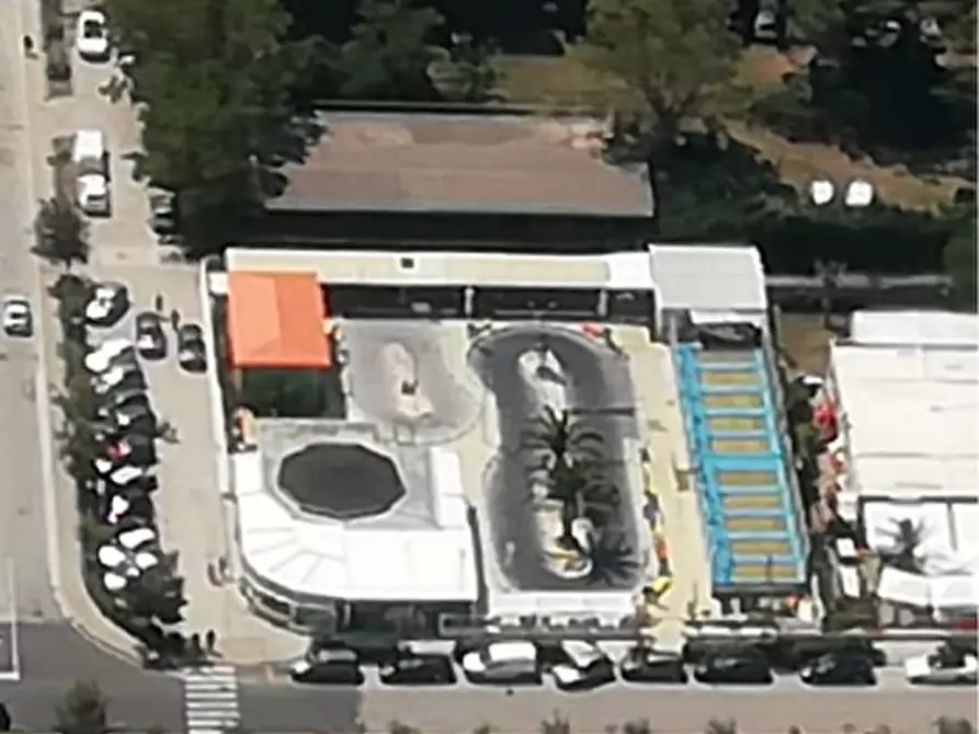 Immagine 1 di Attività commerciale in vendita  a Senigallia