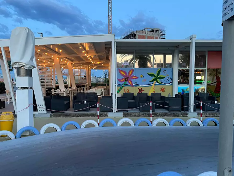 Immagine 2 di Attività commerciale in vendita  a Senigallia