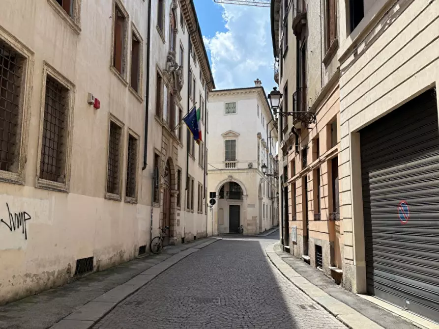 Immagine 4 di Palazzo in vendita  in contrà de proti a Vicenza