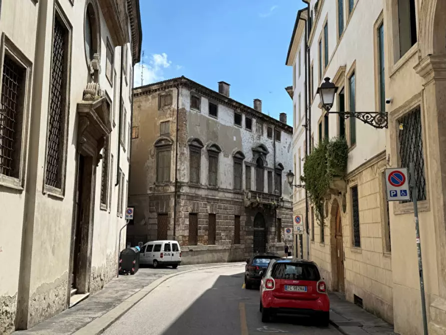 Immagine 5 di Palazzo in vendita  in contrà de proti a Vicenza