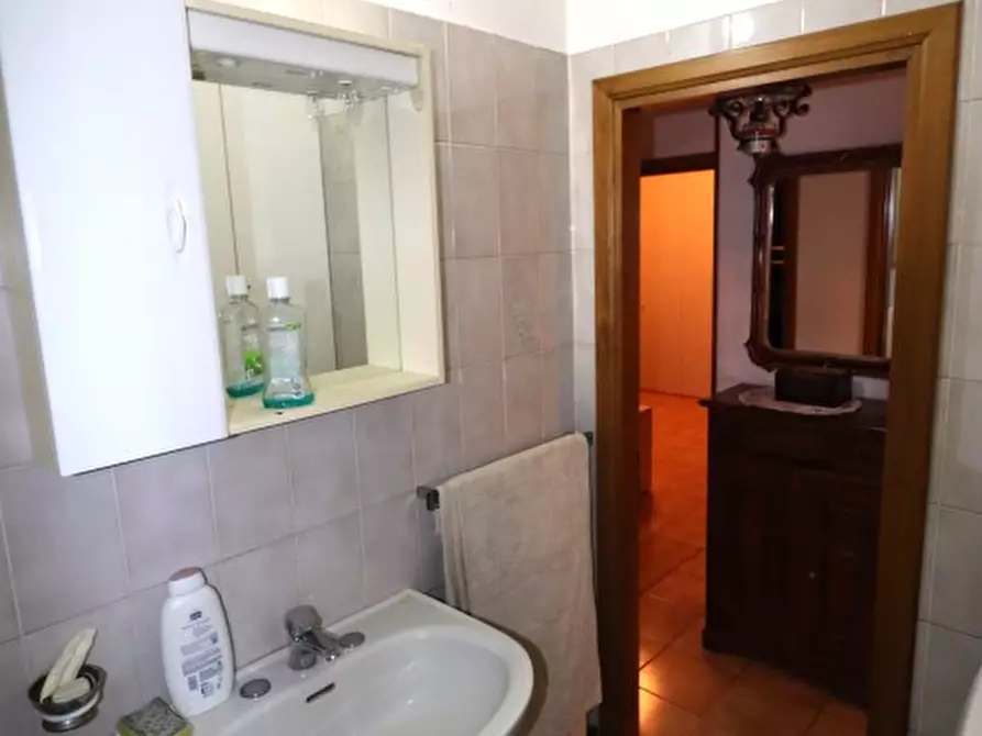 Immagine 13 di Appartamento in vendita  in Viale Armando Diaz a Montevarchi