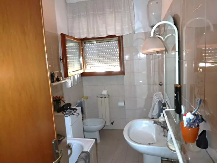 Immagine 18 di Appartamento in vendita  in Viale Armando Diaz a Montevarchi