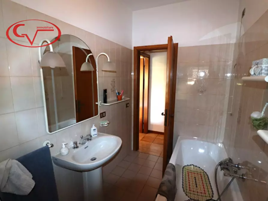 Immagine 19 di Appartamento in vendita  in Viale Armando Diaz a Montevarchi