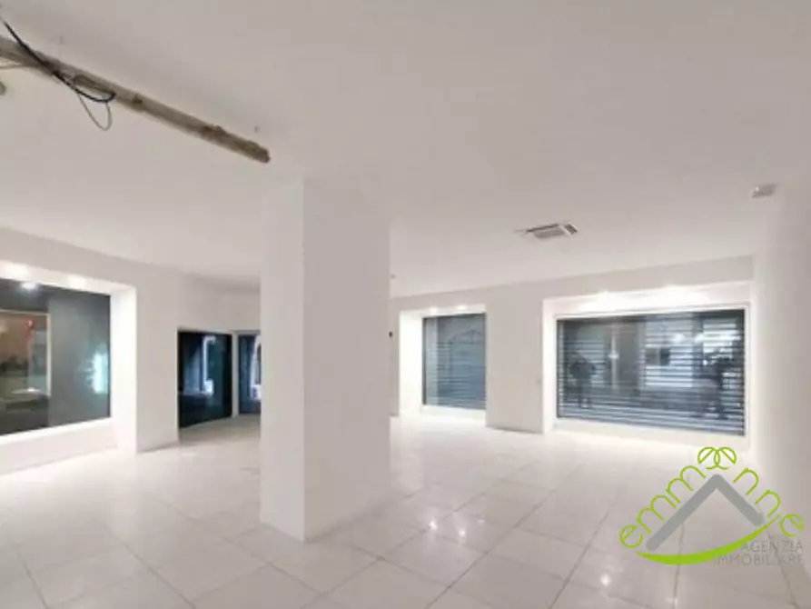 Immagine 6 di Negozio in vendita  in via giacomo matteotti a Dolo