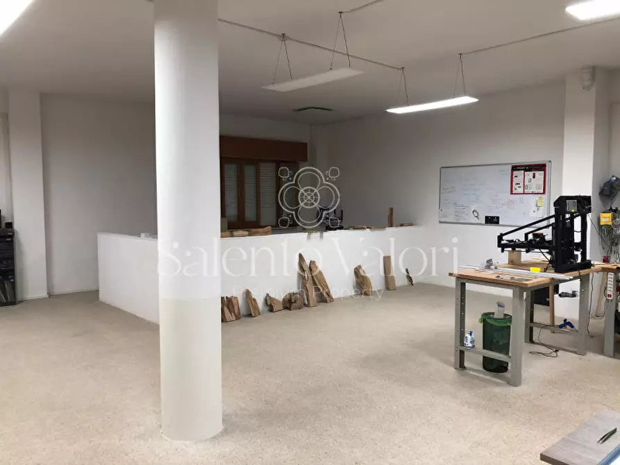 Immagine 13 di Laboratorio in vendita  in Via Tito Speri a Parabita