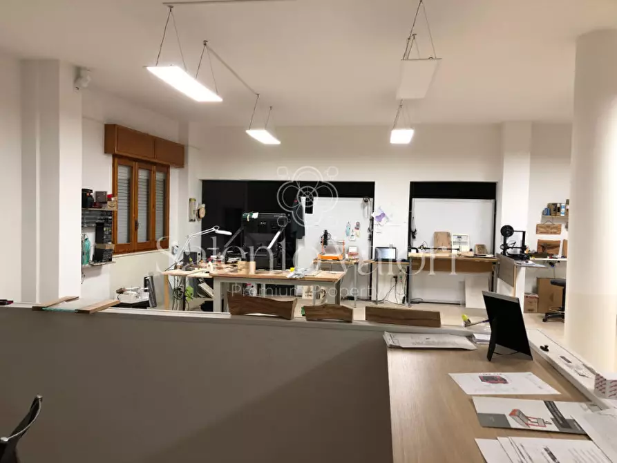 Immagine 15 di Laboratorio in vendita  in Via Tito Speri a Parabita