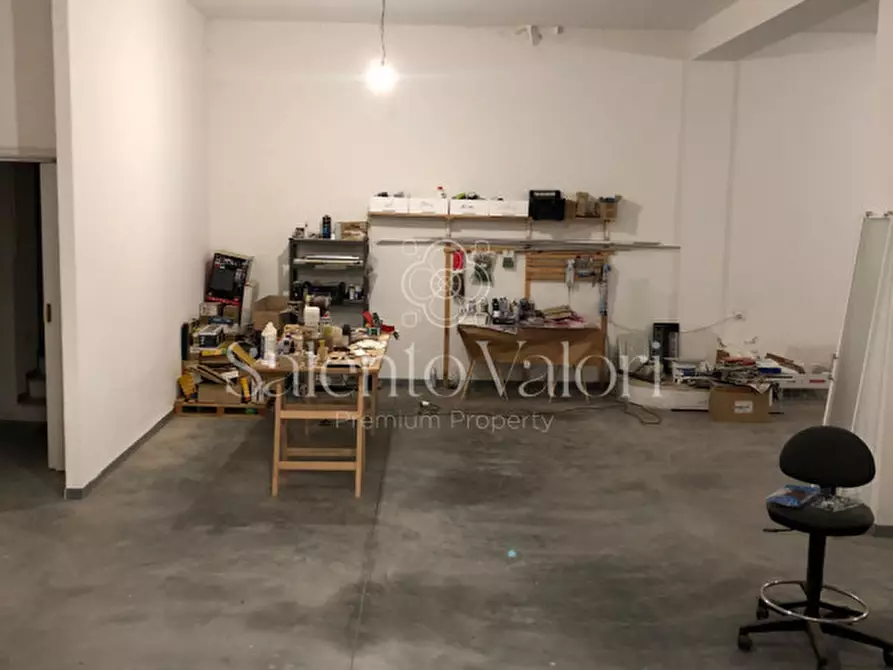 Immagine 21 di Laboratorio in vendita  in Via Tito Speri a Parabita