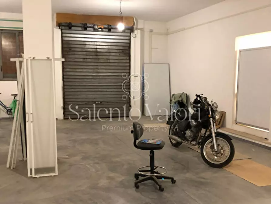 Immagine 24 di Laboratorio in vendita  in Via Tito Speri a Parabita