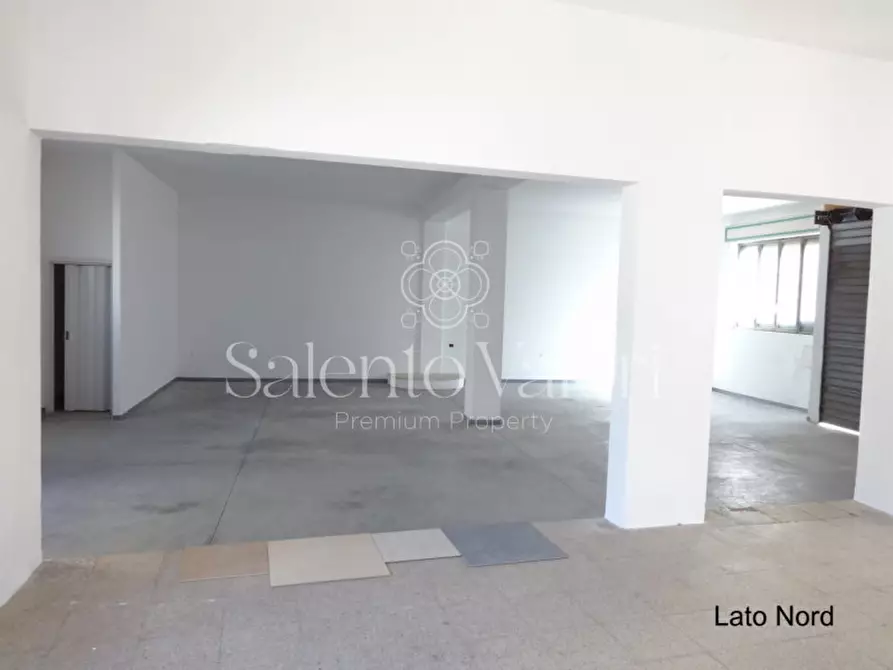 Immagine 30 di Laboratorio in vendita  in Via Tito Speri a Parabita