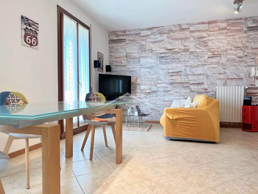 Immagine 2 di Camera in affitto  in Via Alteniero Azzoni a Padova