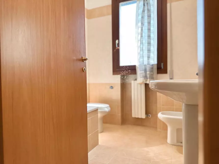 Immagine 6 di Camera in affitto  in Via Alteniero Azzoni a Padova