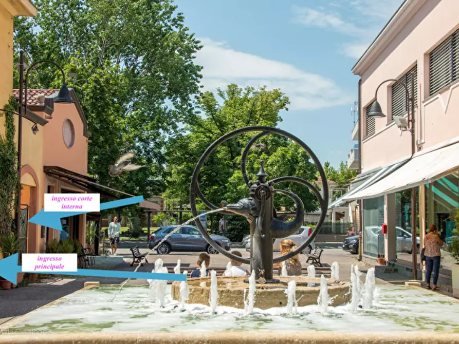 Immagine 2 di Negozio in affitto  in Corso Fratelli Cervi, 70 a Riccione